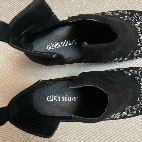 New! Olivia Miller Black Faux Suede Embroidered Cut-Out Bootie / Boots - Size 10 - Picture 3 of 4